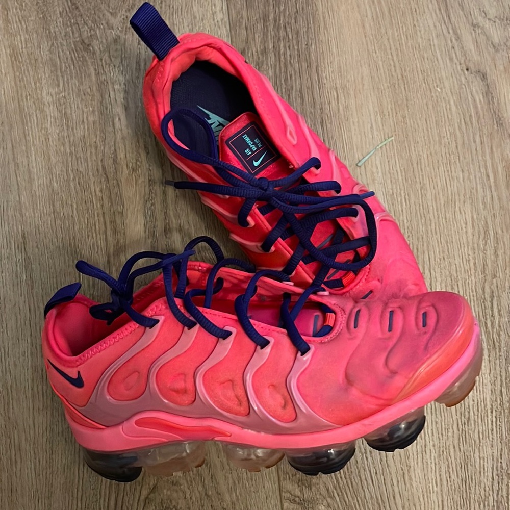 Nike Air Vapormax Plus Bright Crimson Pink Women Size 9